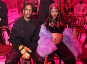 Read more about the article Pregnant Rihanna, Expecting First Baby With A$AP Rocky.